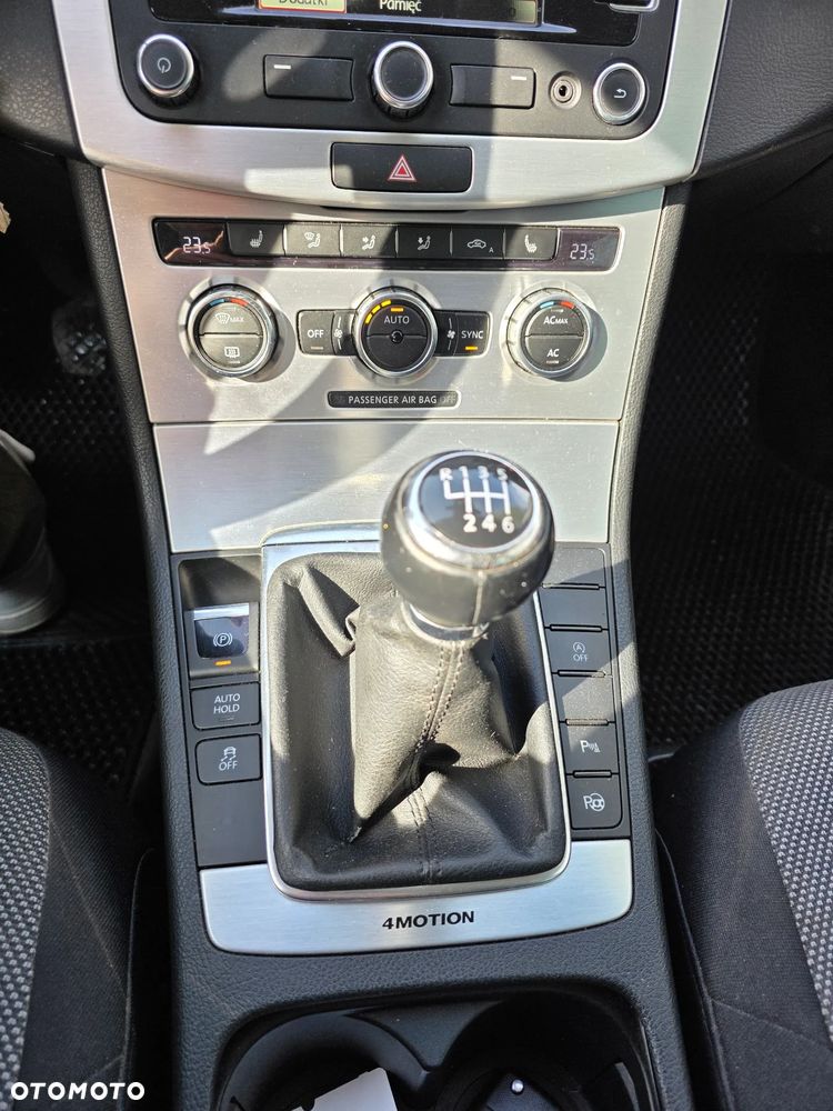 Volkswagen Passat 2.0 TDI 4Mot Highline - 25
