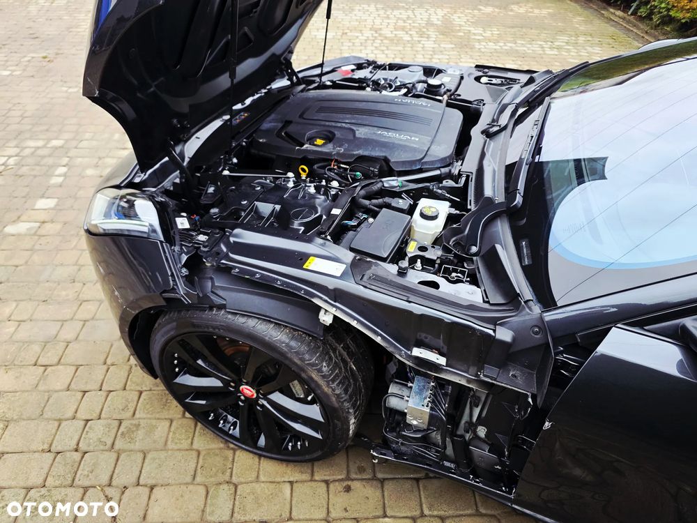 Jaguar F-Type P300 R-Dynamic - 12