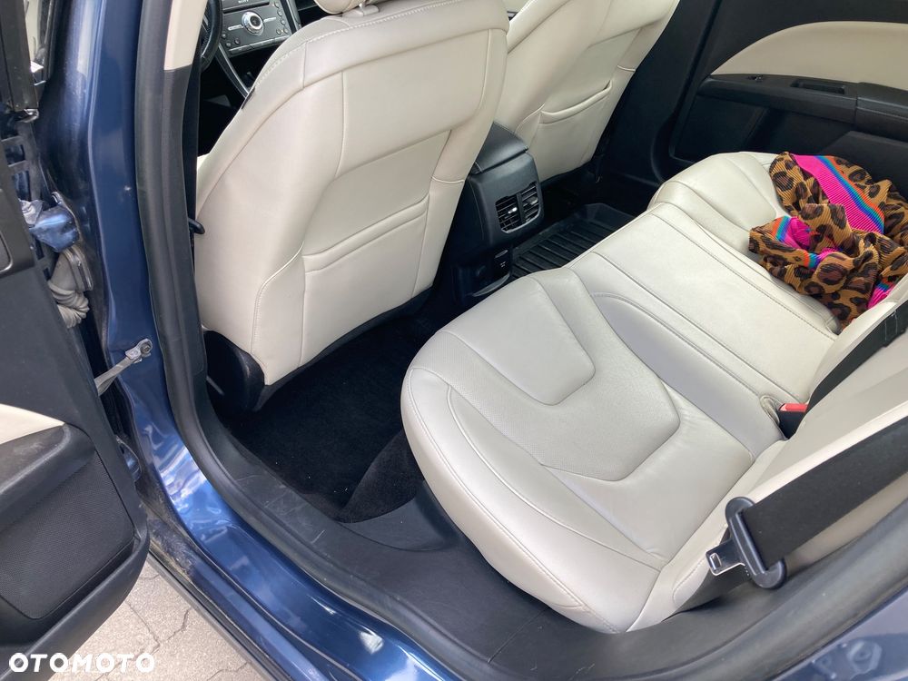 Ford Fusion - 17