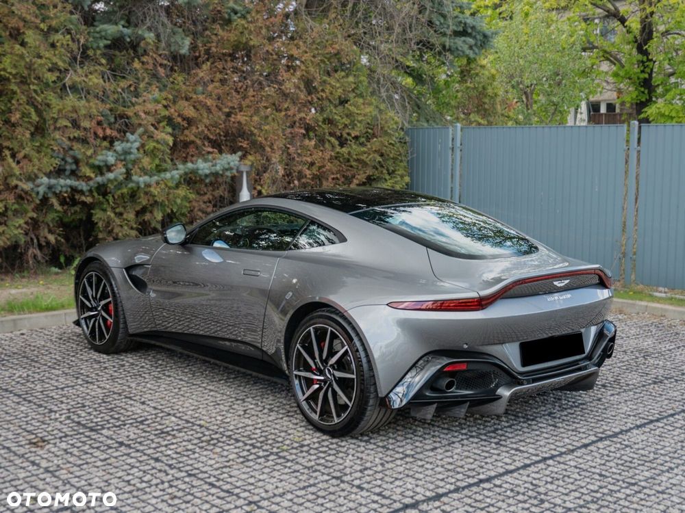 Aston Martin V8 Vantage - 8