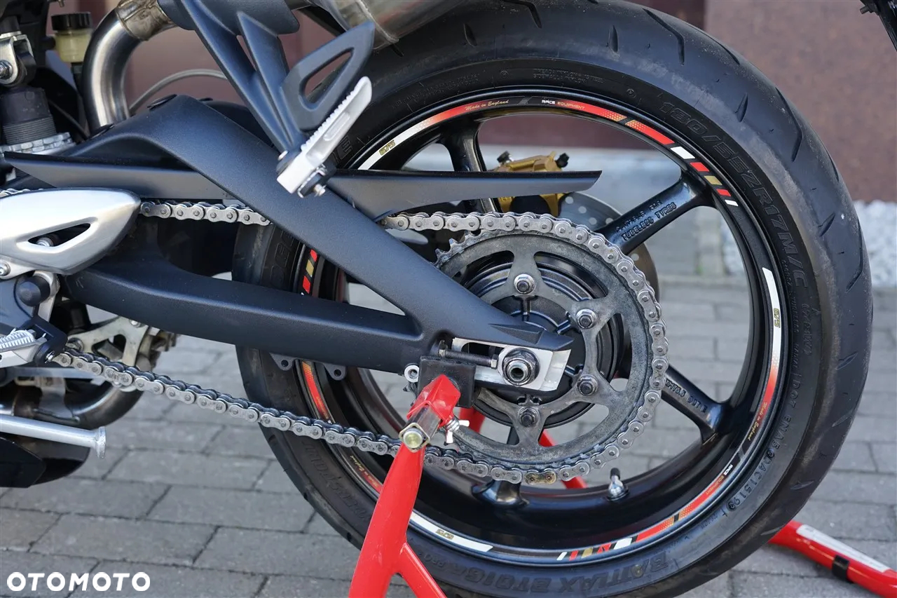 Triumph Street Triple - 26