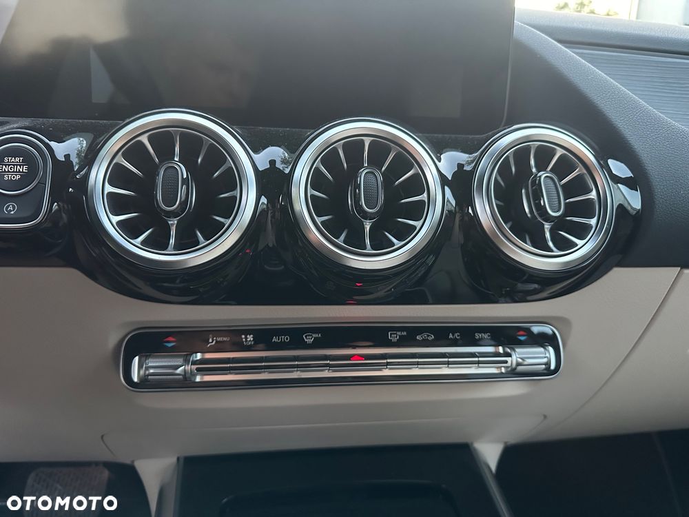 Mercedes-Benz GLA 200 Business Edition - 16