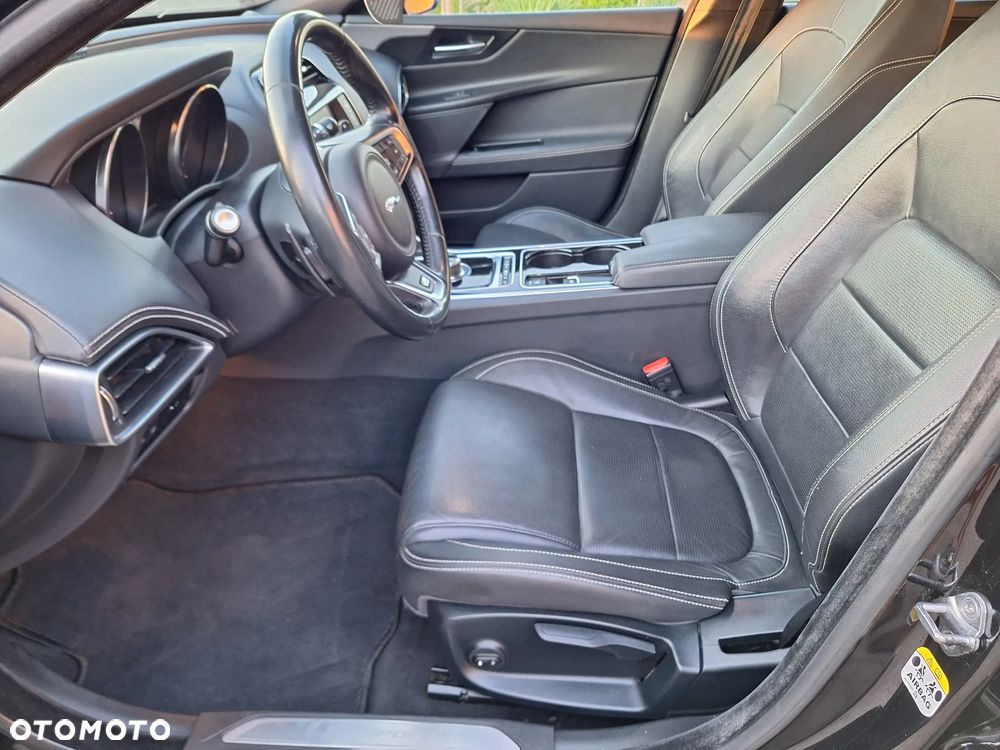 Jaguar XE 20d R-Sport - 14