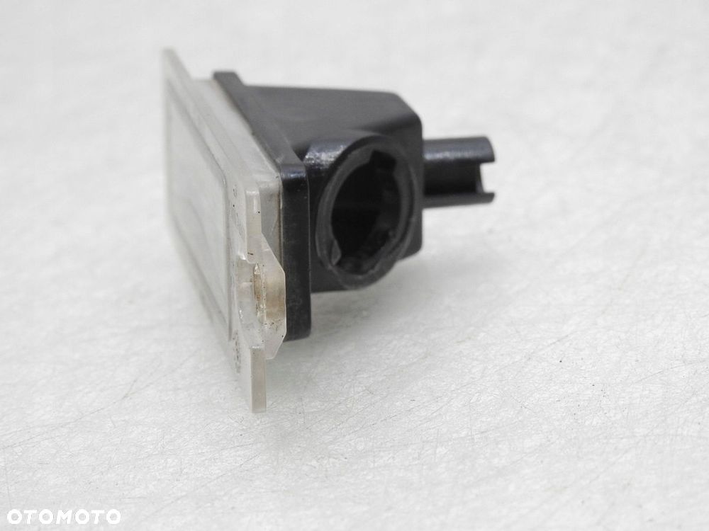 LAMPKA TABLICY REJESTRACYJNEJ VOLVO XC90 I - 4