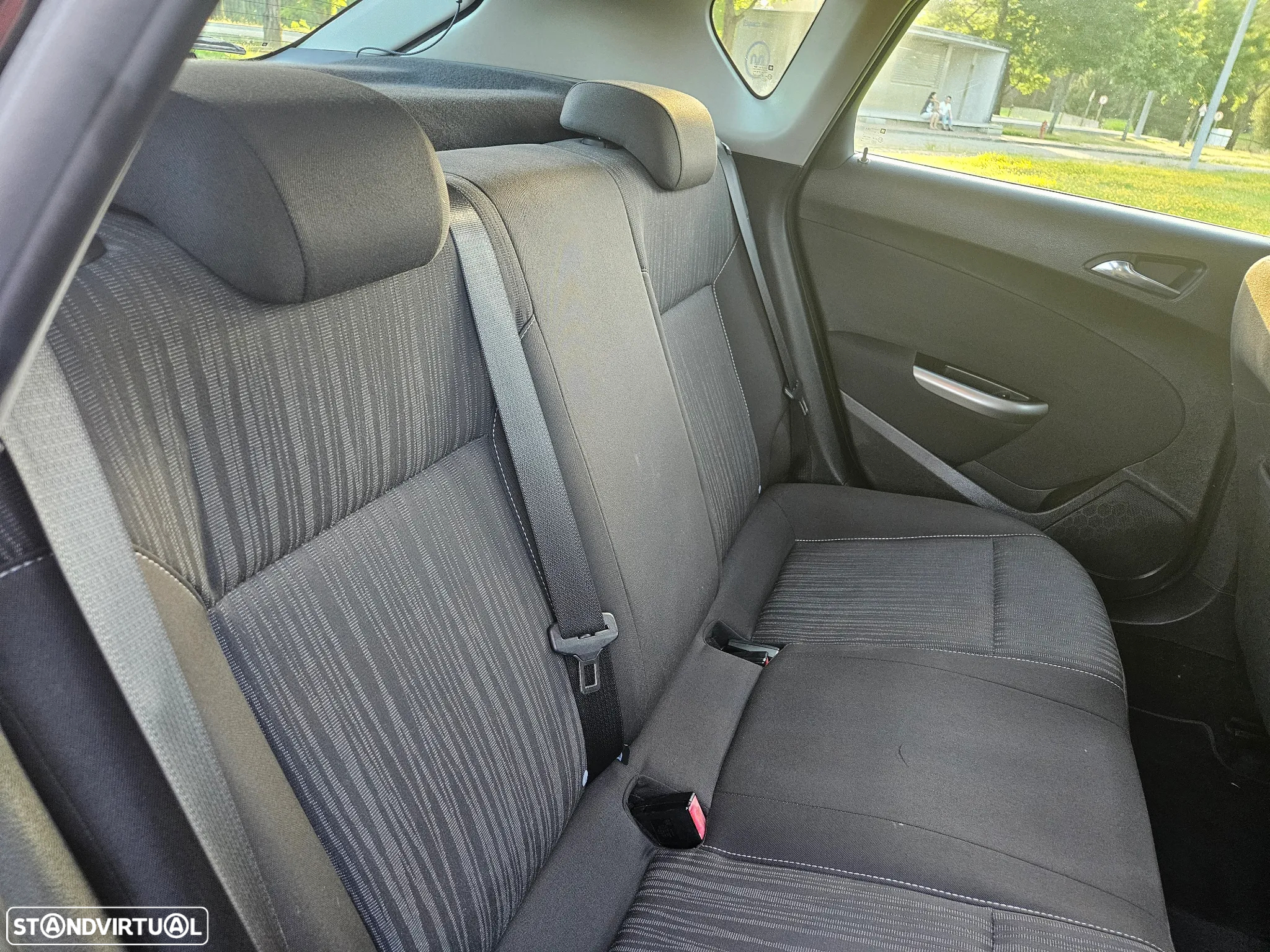 Opel Astra 1.4 Executive - 26