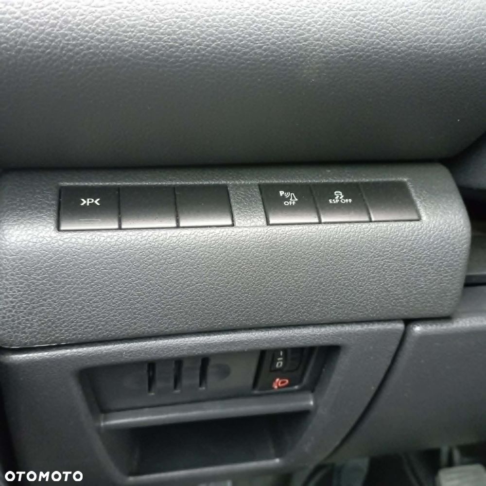 Peugeot 5008 1.6 THP Family 7os - 30