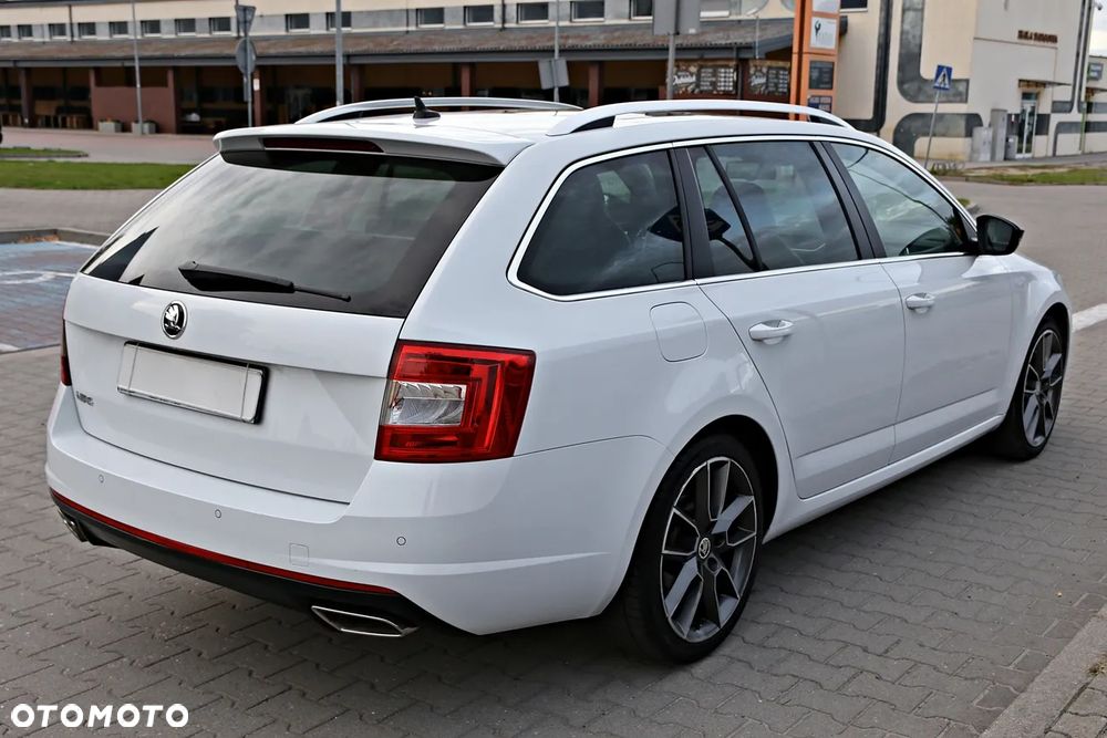 Skoda Octavia 2.0 TDI DSG RS - 17