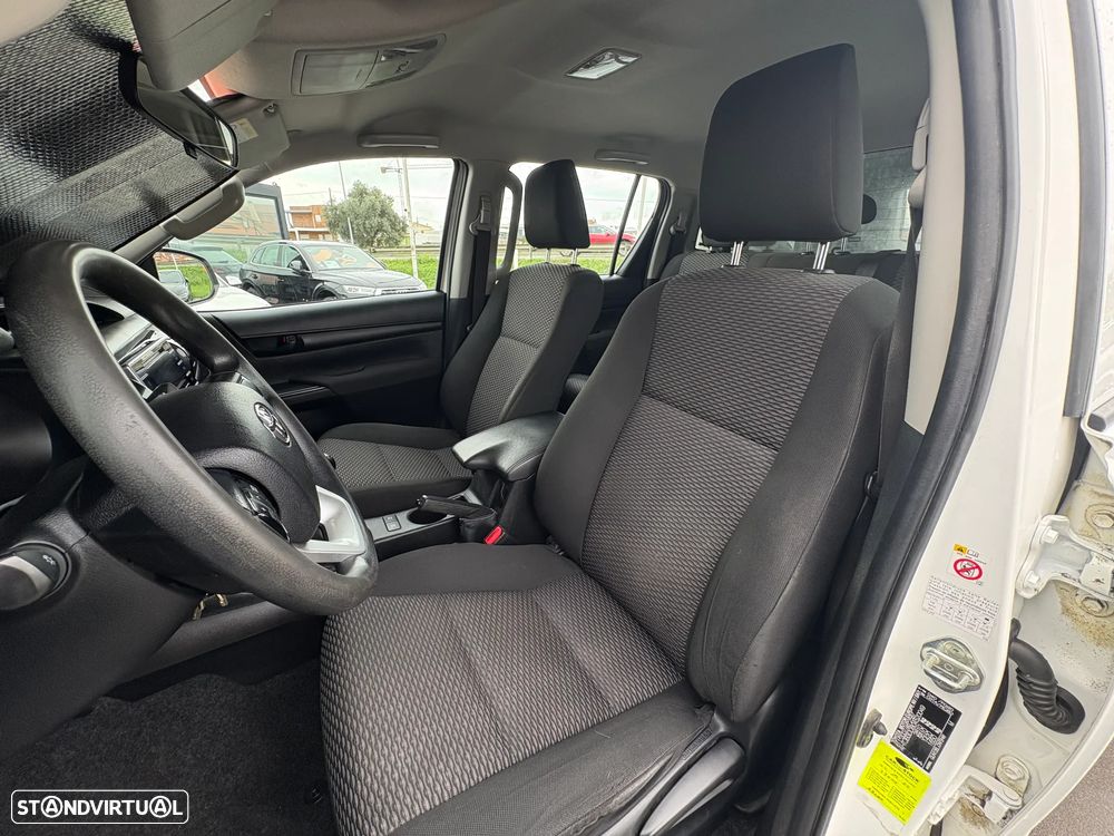 Toyota Hilux 2.4 D-4D 2WD CD - 13