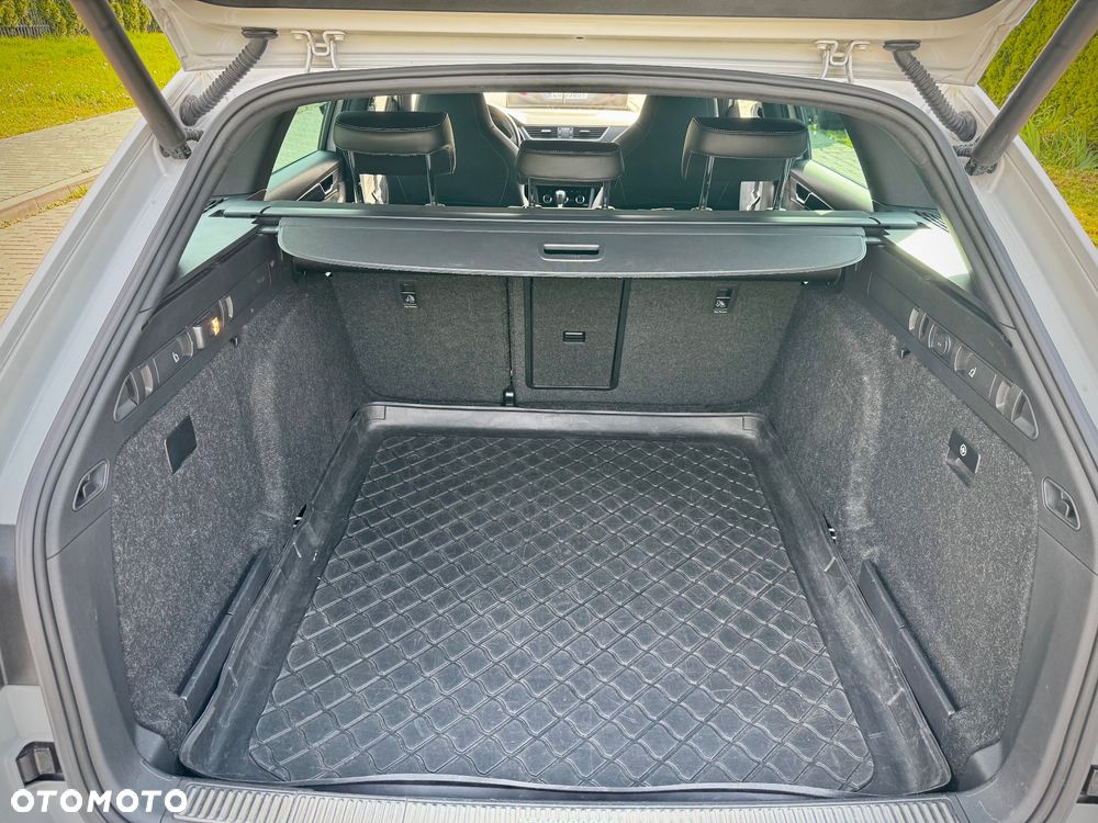 Skoda Superb 2.0 TDI SCR Sportline DSG - 4