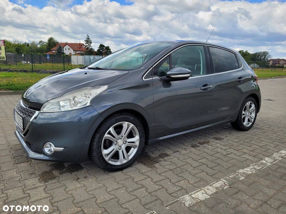 Peugeot 208 - 1