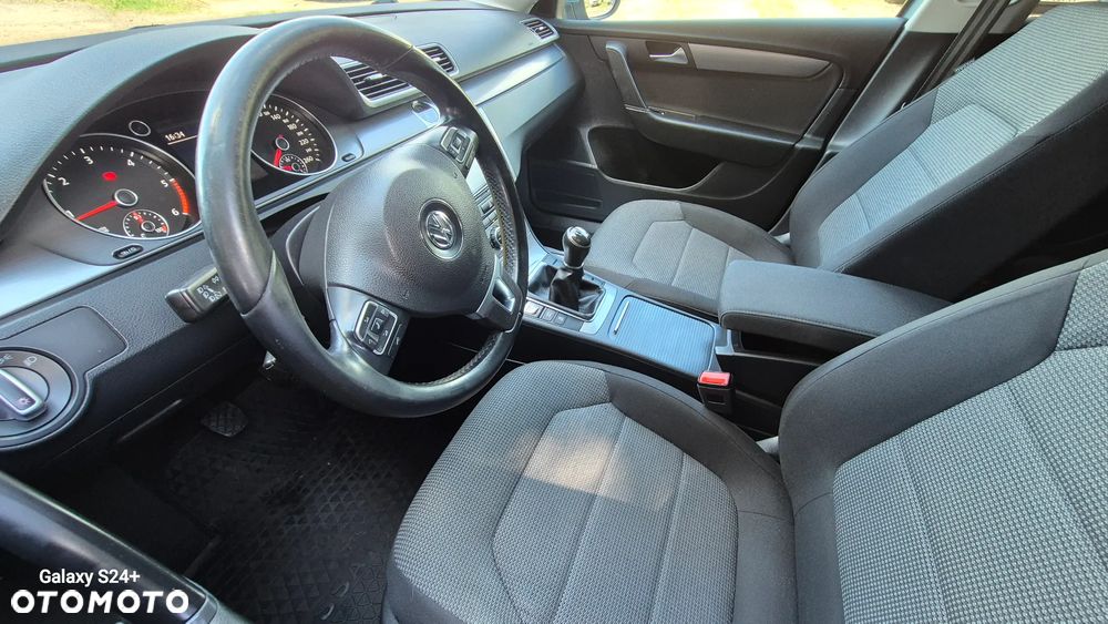 Volkswagen Passat 2.0 TDI BlueMotion Technology Comfortline - 9