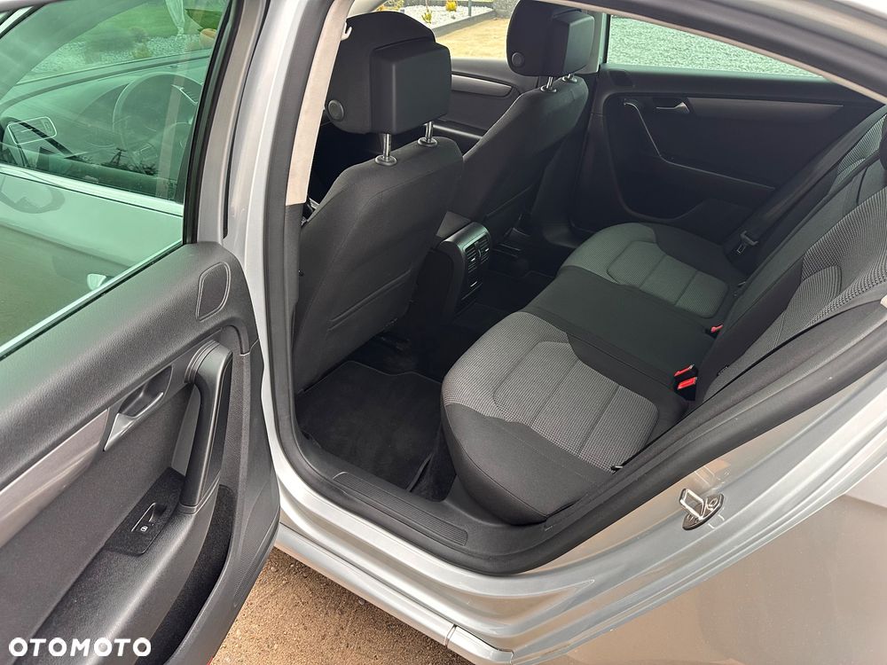Volkswagen Passat 2.0 TDI BlueMotion Technology Comfortline - 15