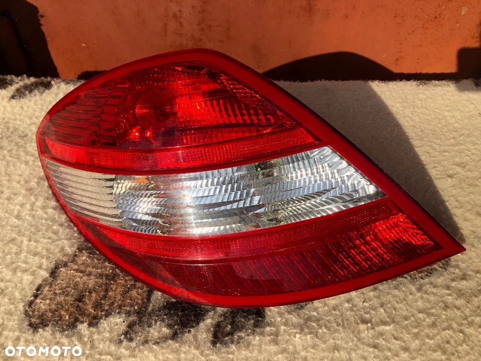 MERCEDES-BENZ SLK R171 2004-2011 LAMPA LEWY TYŁ TYLNA