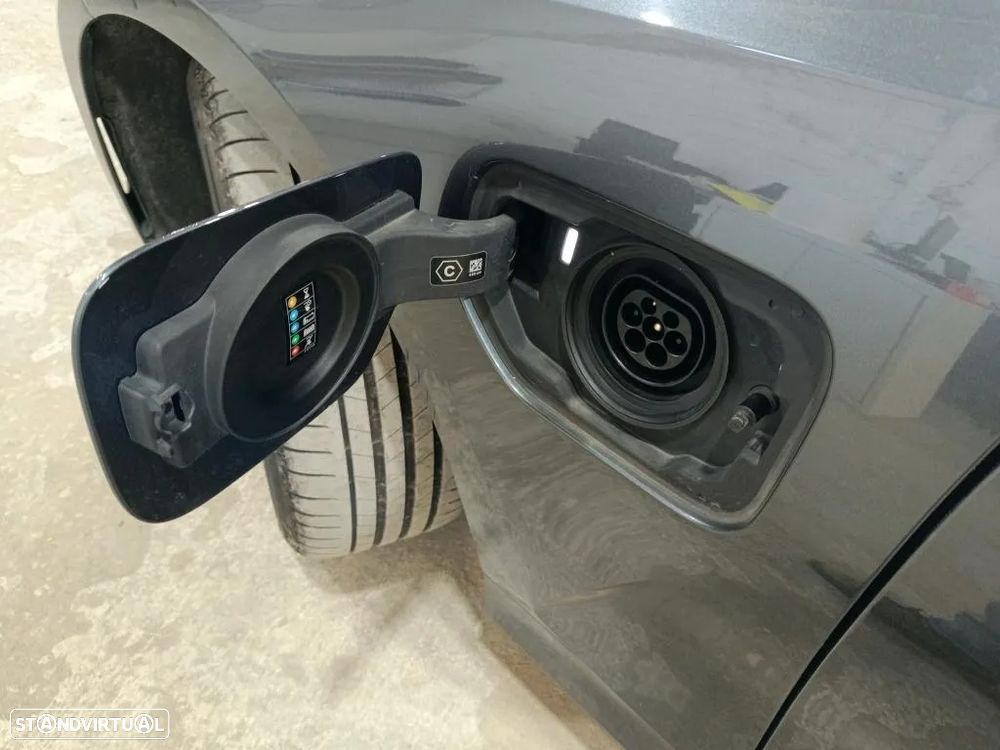 BMW 320 i Touring - 10
