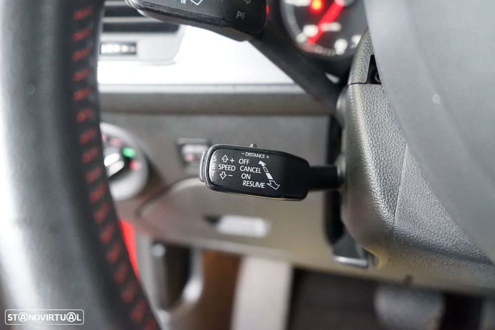 SEAT Leon ST 2.0 TDI S&S DSG FR - 23