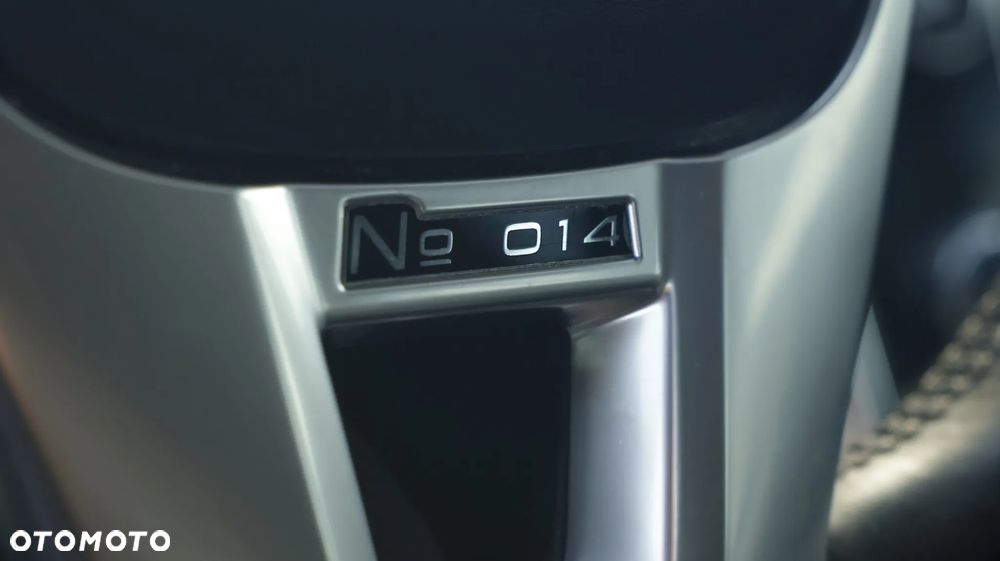Volvo V60 D6 AWD Plug-in Hybrid R-Design Summum - 22