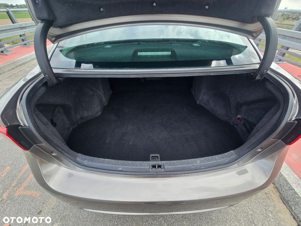 Toyota Avensis 1.8 Active MS - 12