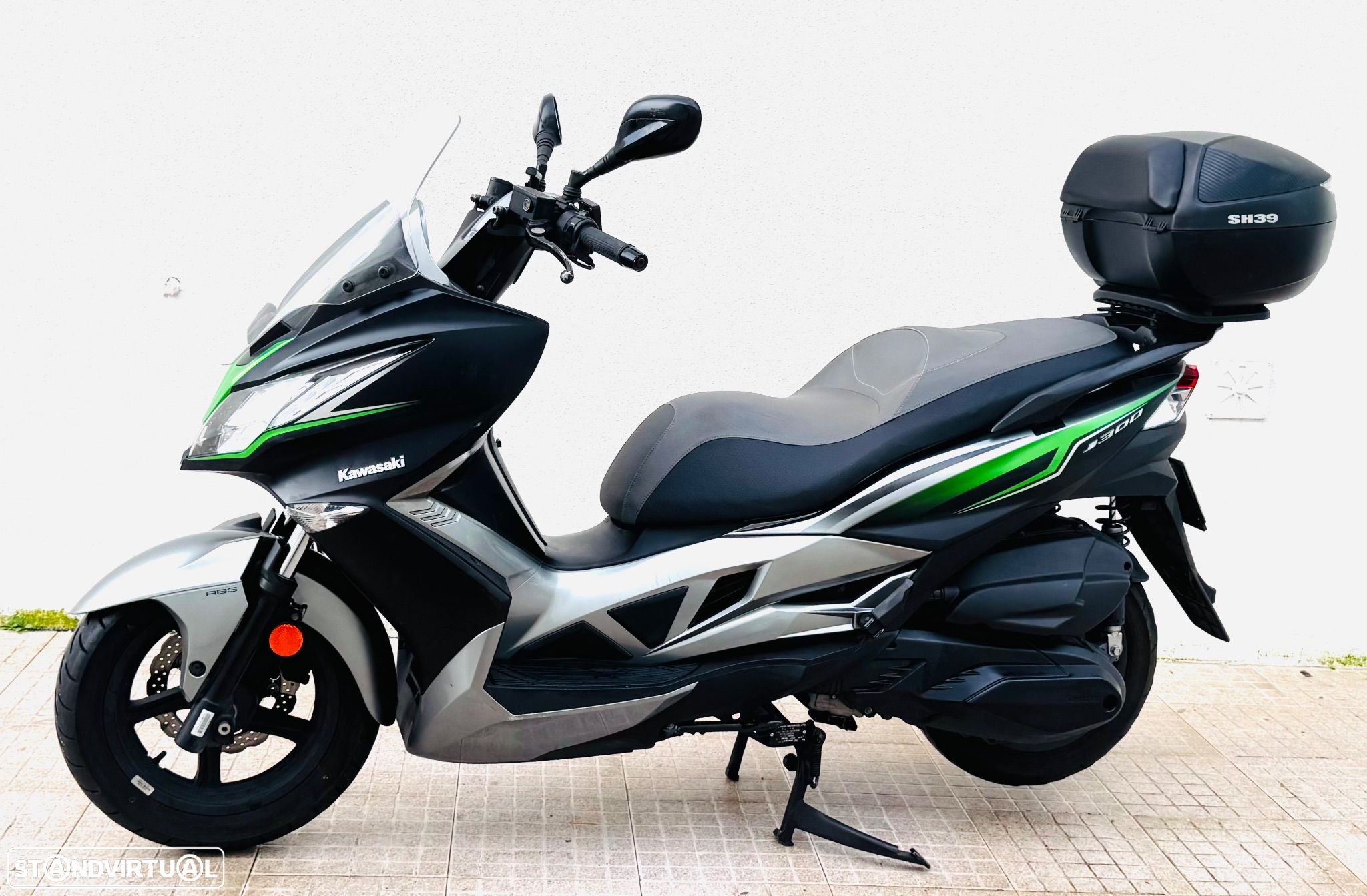 Kawasaki J300 - 1