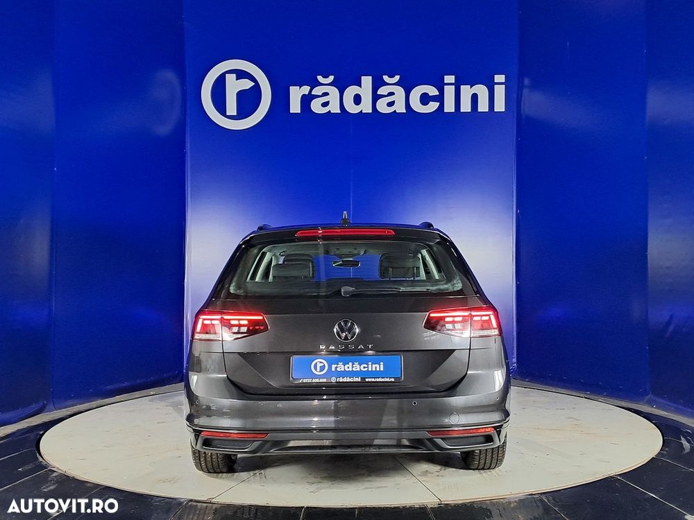 Volkswagen Passat - 4