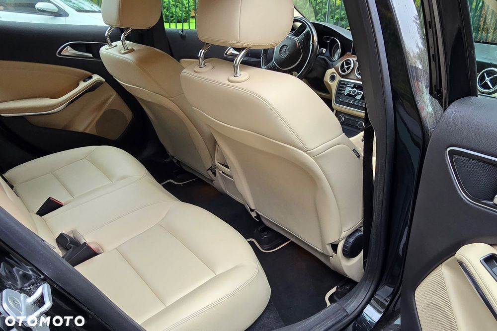 Mercedes-Benz GLA - 17