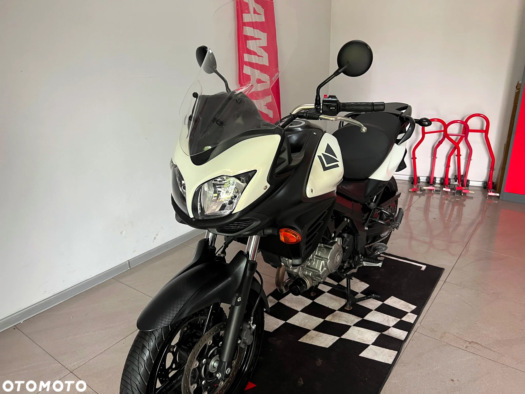 Suzuki DL - 18