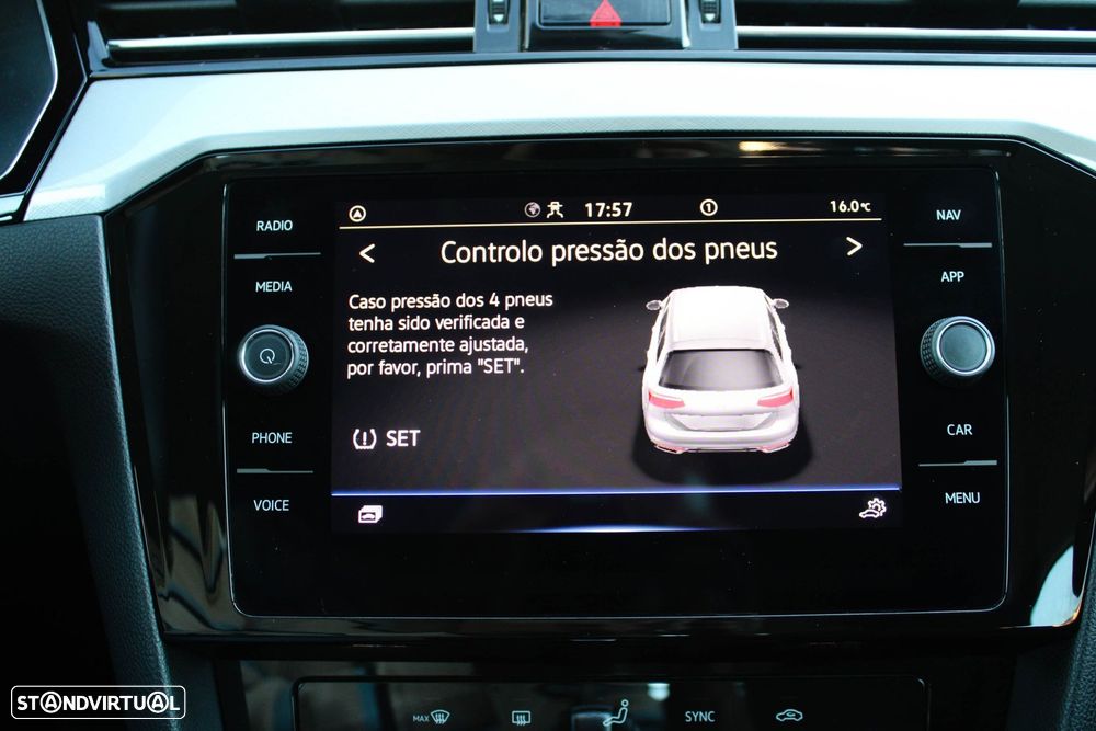 VW Passat Variant 2.0 TDi Business DSG - 42