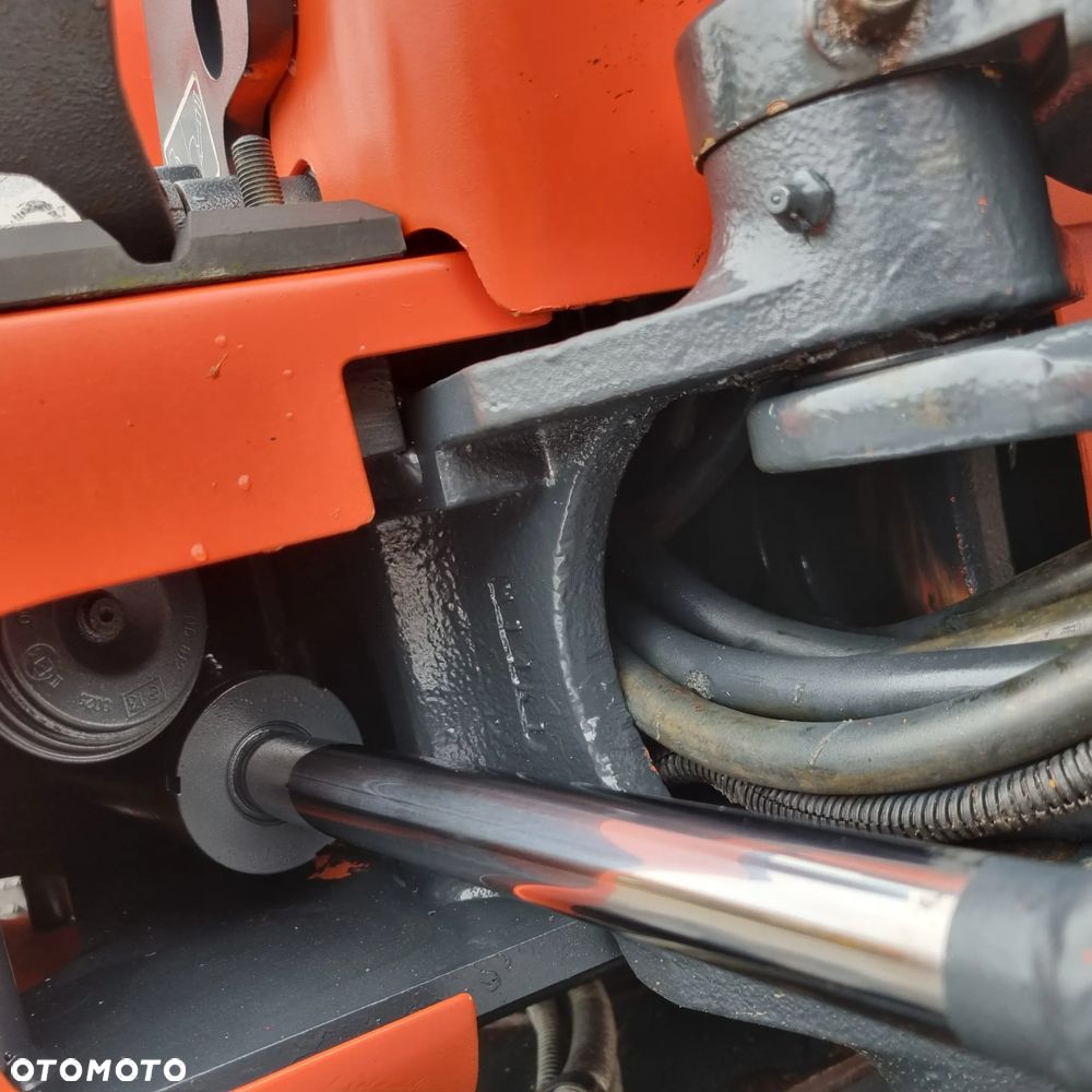 Kubota U10 Minikoparka Japońska 1.1tony. HURT! z Norwegii każda sztuka IGŁA! Zero śladów zużycia ładny stan gąsienic. Rok od 2015 do 2019. Jedna cena! Silnik 3 cylindry. Minikoparki sprowadzone z Norwegii. Rozsuwane Podwozia. Szybka Wolna jazda. Wyjscia dodatkowe na młot lub wiertnice. Serwisowane w DEKRA. Okazja do wyczerpania zapasów!  Zero luzów czy wycieków. Maszyny Pochodzą z dużej szkółki roślinnej. Potężna moc. Wersja Norweska - 35