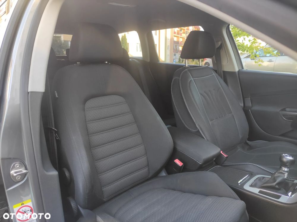 Volkswagen Passat 2.0 TDI Comfortline - 23