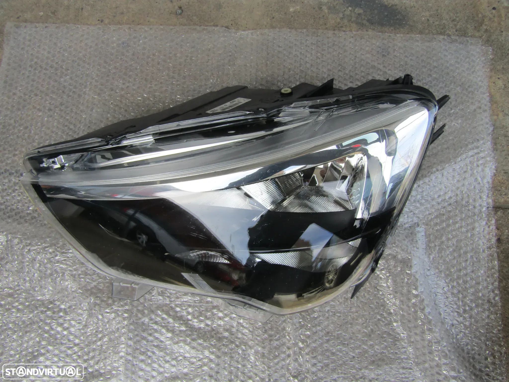 Farol OPEL COMBO ano 2022  c/danos (ver descrição) - 1