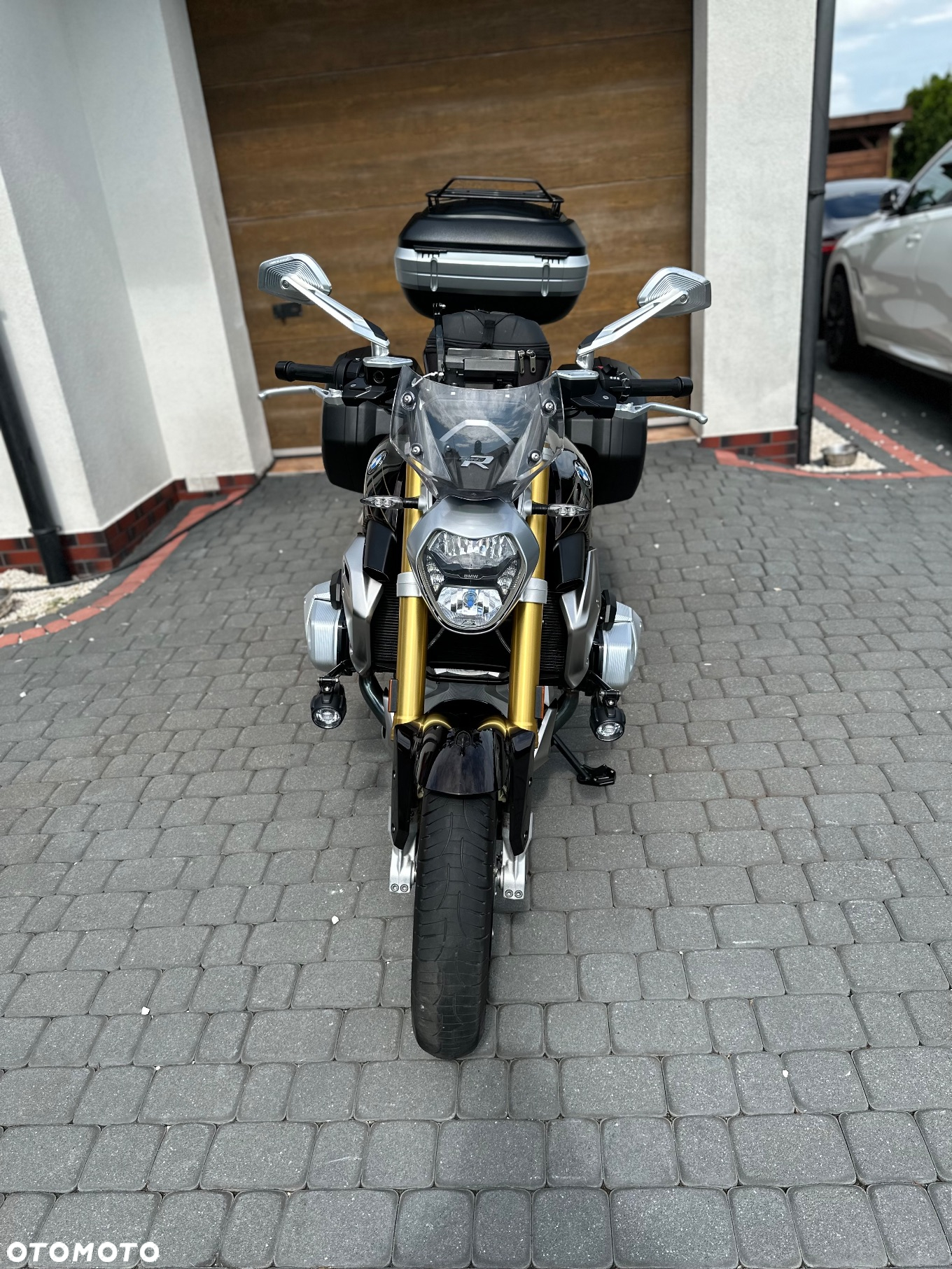 BMW R - 8