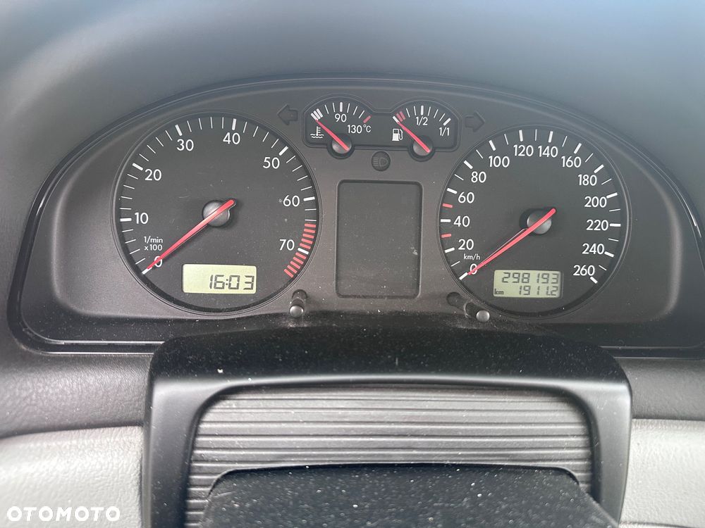 Volkswagen Passat 1.6 Comfortline - 11