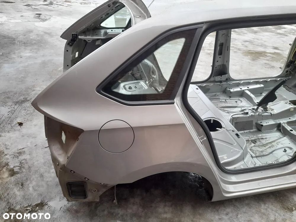 błotnik ćwiartka prawa prawy tył tylna Skoda Rapid Spaceback LF8H - 2