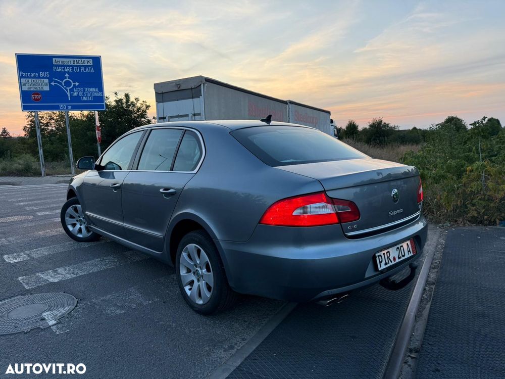 Skoda Superb 2.0 TDI 4x4 DSG Exclusive - 4