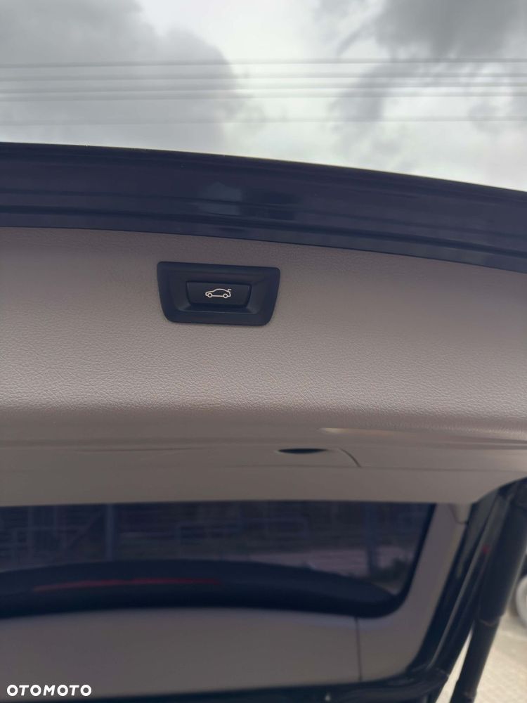 BMW Seria 3 318d Sport Line - 21