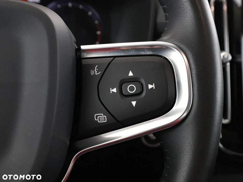 Volvo XC 40 D4 AWD Momentum Pro - 32