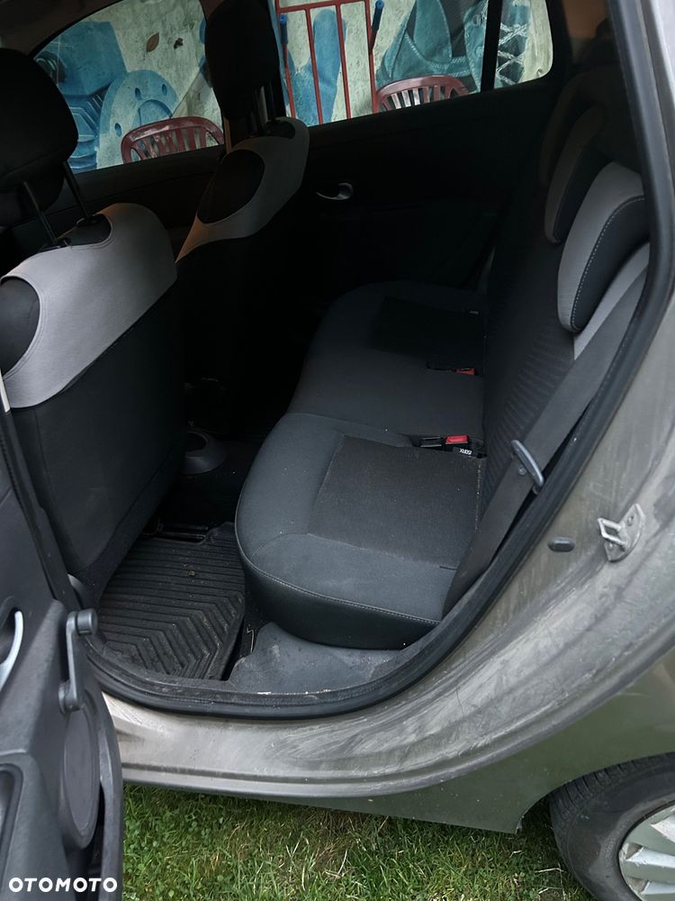 Renault Clio 1.2 16V Dwudziestka Euro5 - 6