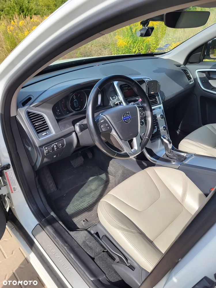 Volvo XC 60 D4 Drive-E Ocean Race - 11