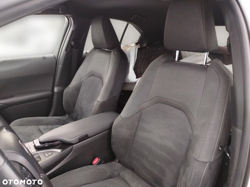 Lexus UX - 11