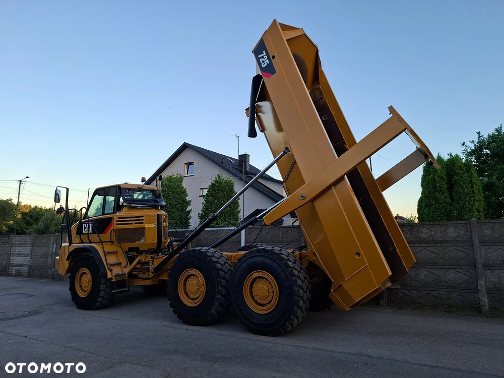 Caterpillar 725 - 17