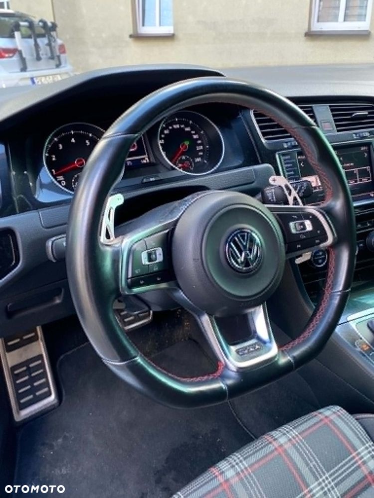 Volkswagen Golf - 9