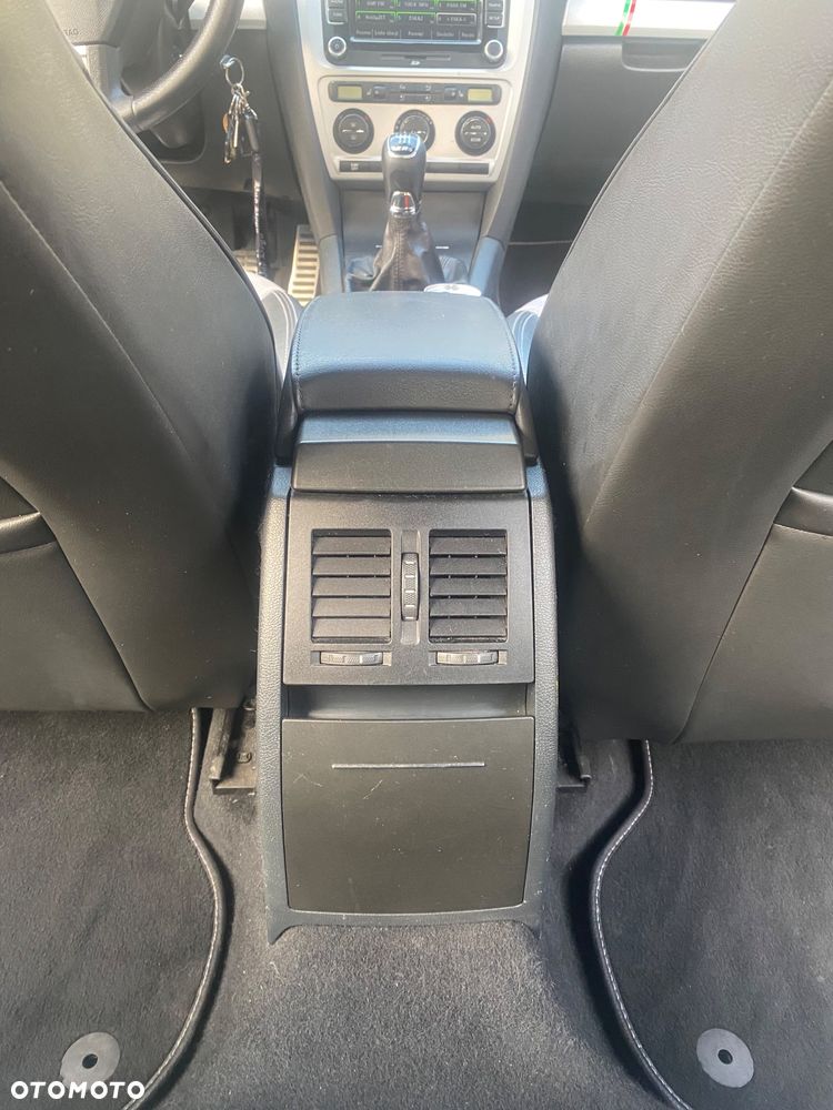 Skoda Octavia 2.0 TDI RS - 19