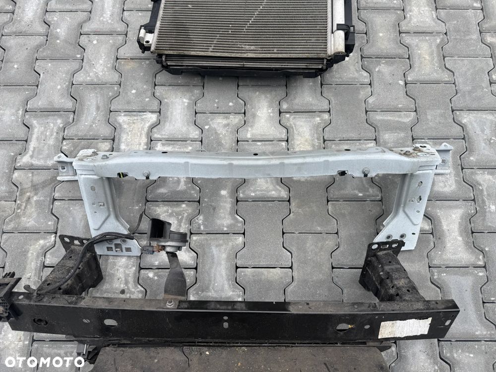 WZMOCNIENIE CZOŁOWE PAS CHŁODNICE RENAULT TWINGO III LIFT 1.0 - 3