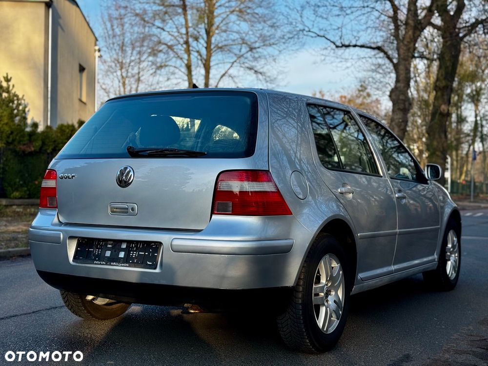 Volkswagen Golf - 10