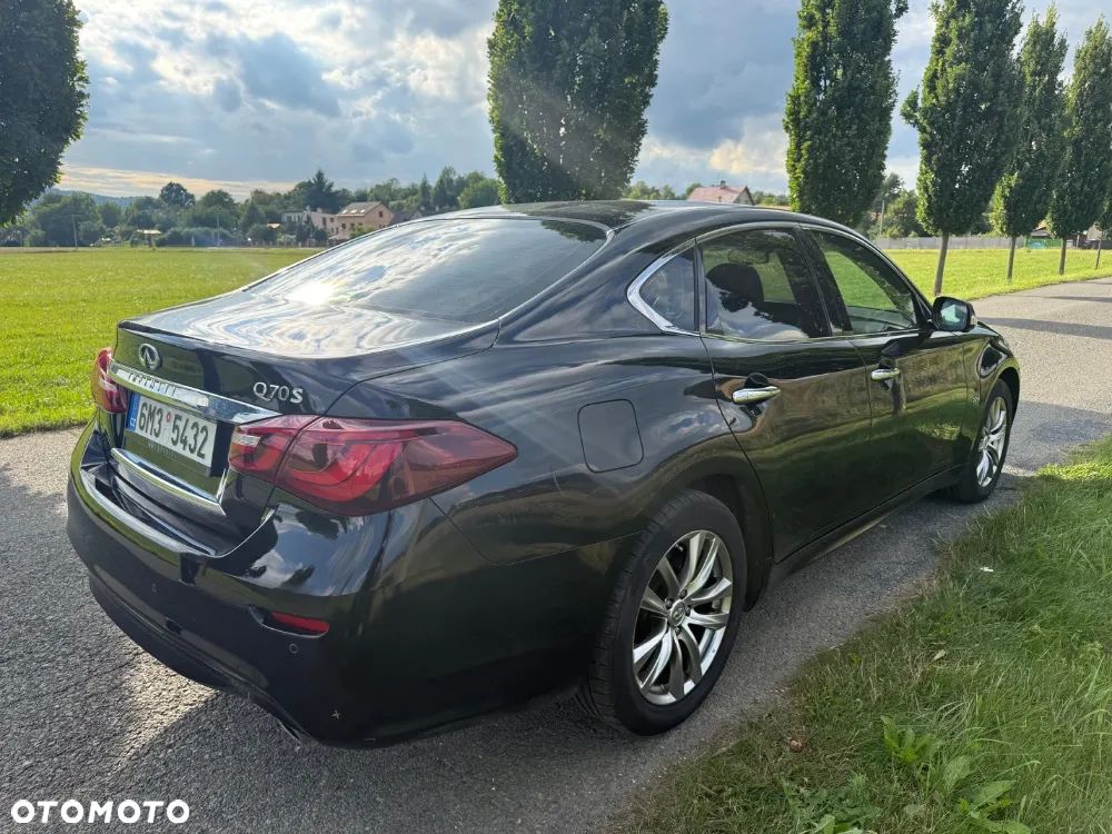 Infiniti Q70 - 6