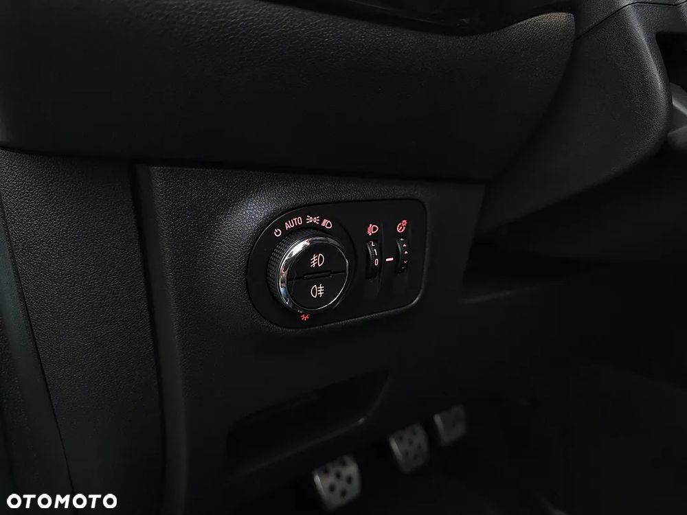 Opel Corsa 1.4 Cosmo - 36