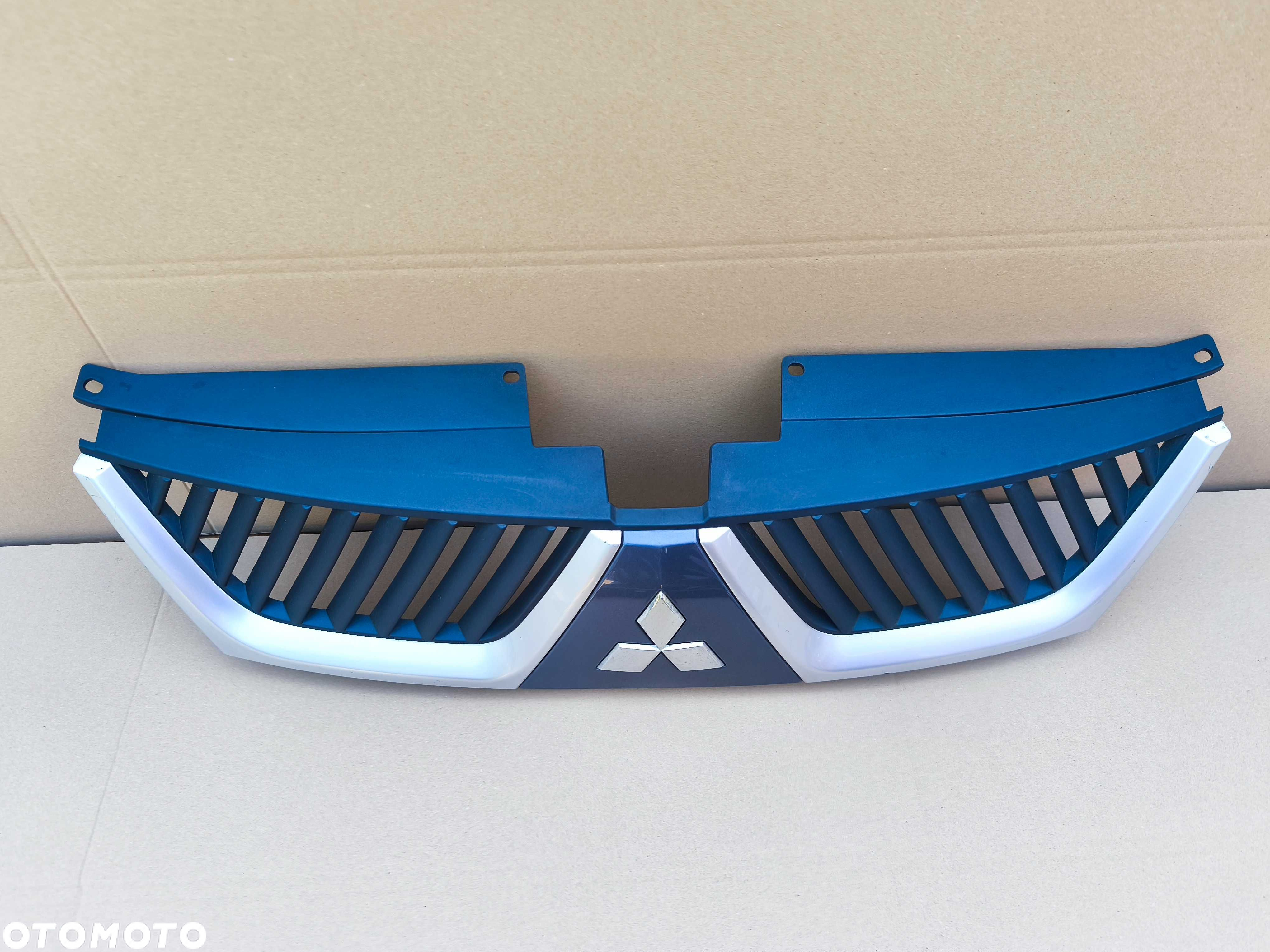 Mitsubishi Outlander 06-10 II 2 grill gril atrapa znaczek - 5
