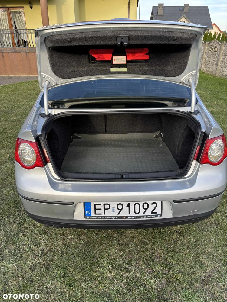 Volkswagen Passat - 20