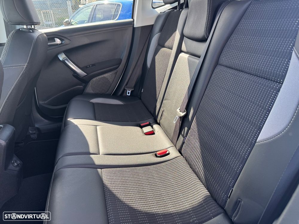 Peugeot 2008 1.2 PureTech Allure - 12