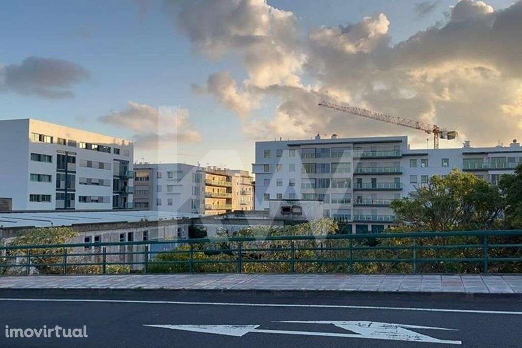 Terreno para Construção, em Zona Residencial de Ponta Delgada Açores - Grande imagem: 2/3