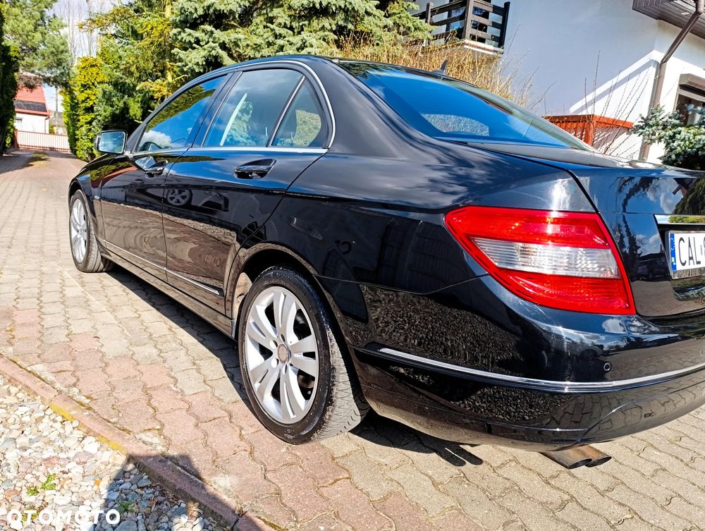 Mercedes-Benz Klasa C 180 CGI BlueEFFICIENCY Avantgarde - 21
